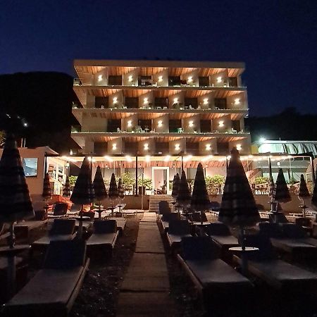 Hotel Aross Kanine Bagian luar foto