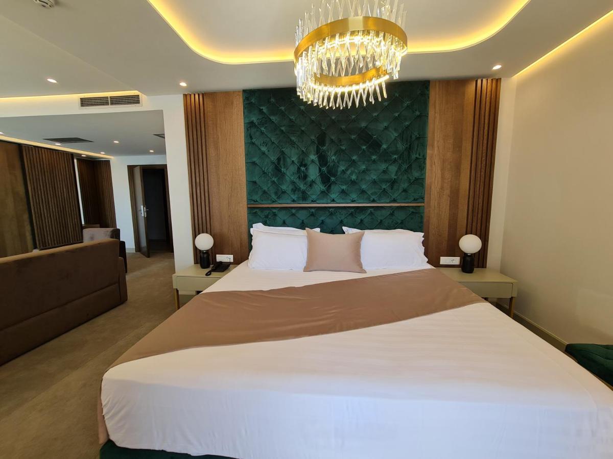 Hotel Aross Kanine Bagian luar foto