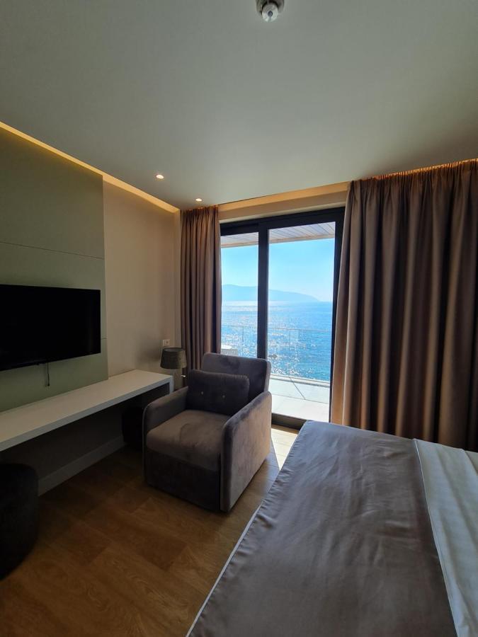 Hotel Aross Kanine Bagian luar foto